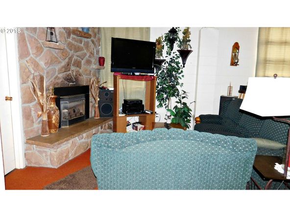 2837 W Harvard Ave, Roseburg, OR 97471